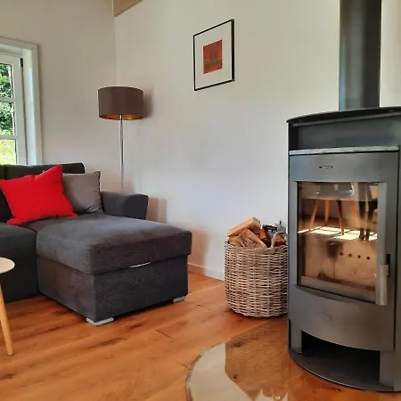 Idyllisches Schwedenhaus In Ruhiger Hanglage *