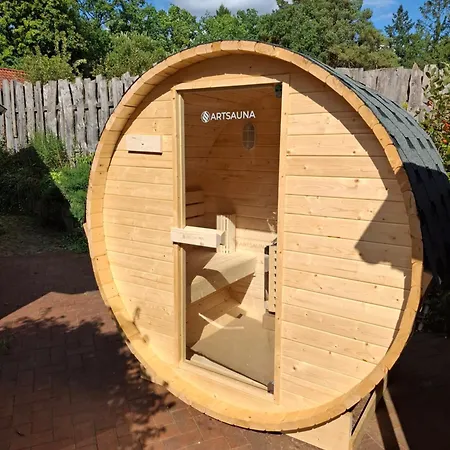 Idyllisches Schwedenhaus In Ruhiger Hanglage